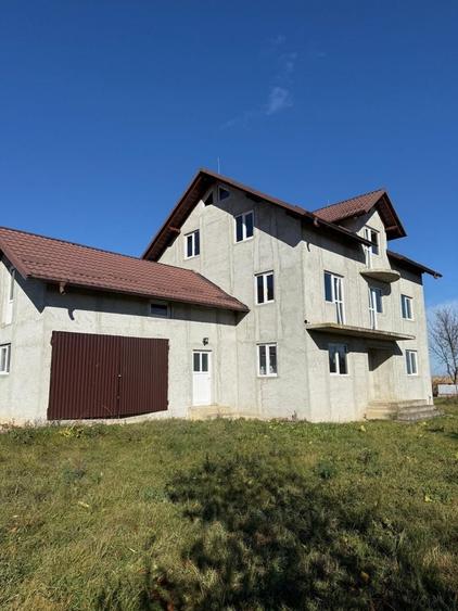 Casă cu 4 camere în Dumbrăveni