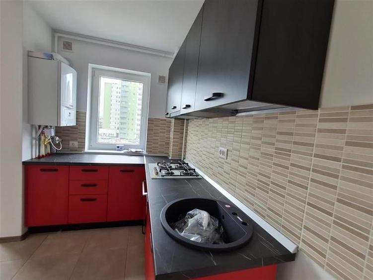 Apartament cu 2 camere decomandat în Tractorul
