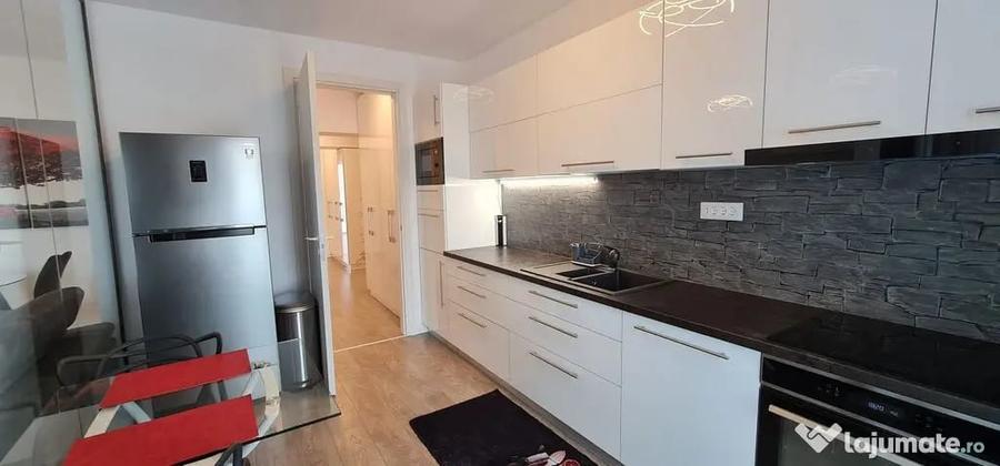 Apartament cu 3 camere decomandat în Aviației