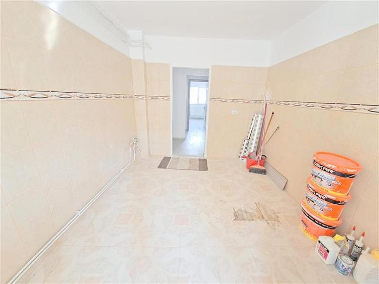 Apartament cu 3 camere decomandat în 9 Mai