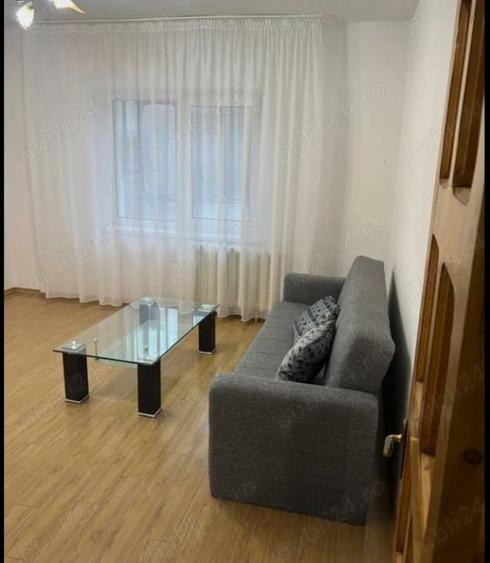 Apartament Cu 3 Camere Decomandate Zona Obcini - Intrare - 1