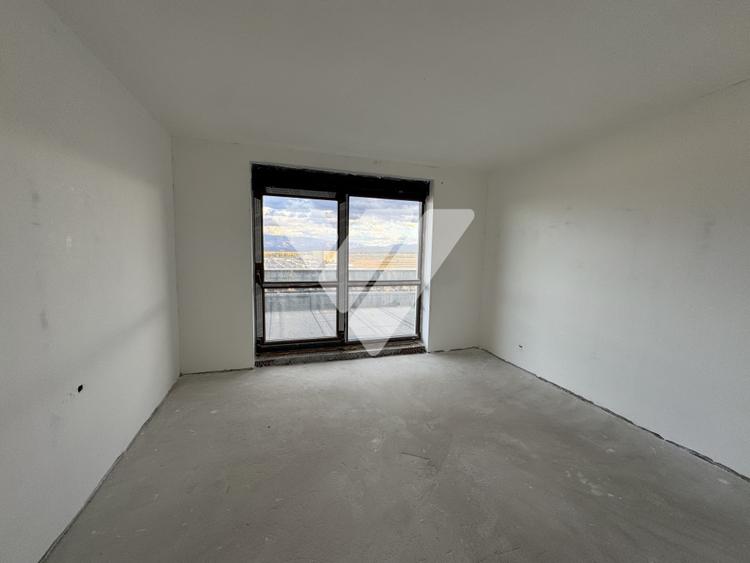 Penthouse cu 4 camere decomandat în Mihai Viteazul