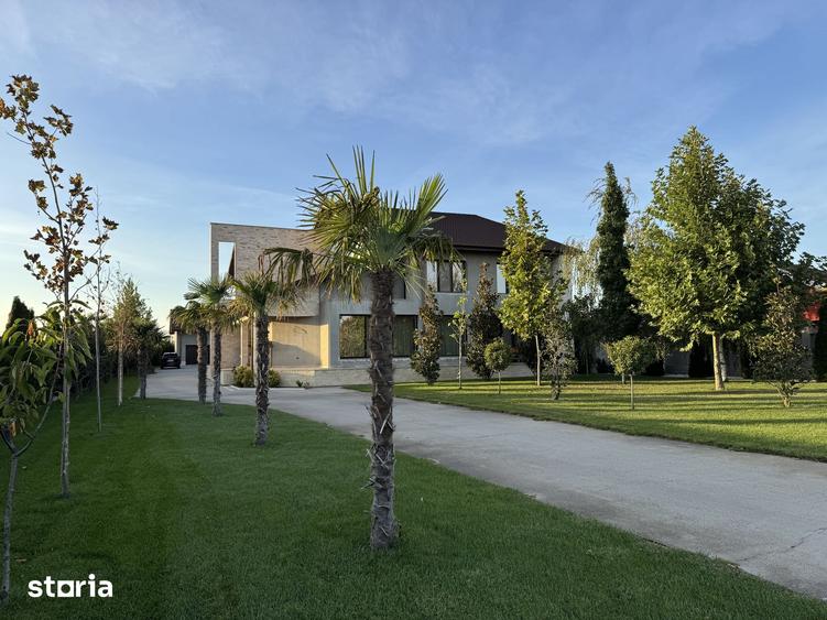 Casă cu Teren 3000 Mp în Central