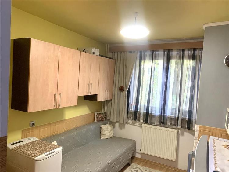 Garsonieră decomandată în Rogerius