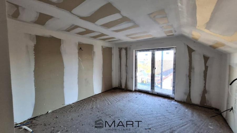 Casă cu 7 camere cu Teren 250 Mp în Șelimbăr