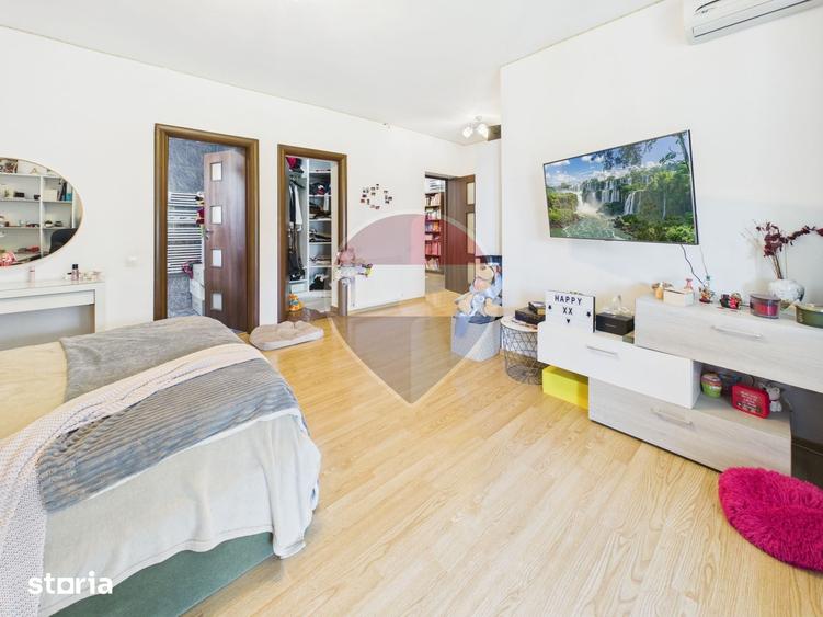 Vila 10 camere + spa?iu comercial | teren 1.300 mp | Otopeni 23 August - 11