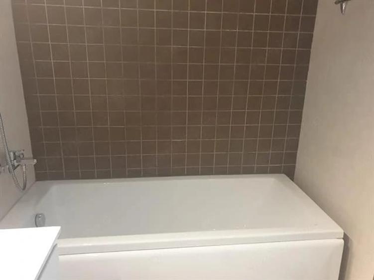 Apartament cu 3 camere decomandat în Frații Golești