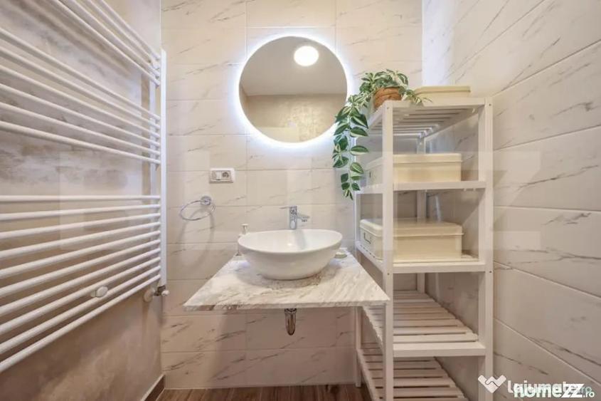 Apartament cu 3 camere decomandat în Tractorul