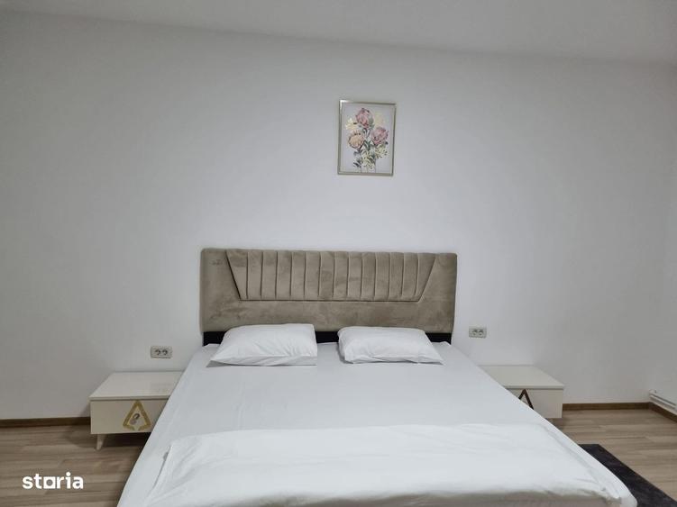 Spațiu comercial, de 2,416 mp, în Central