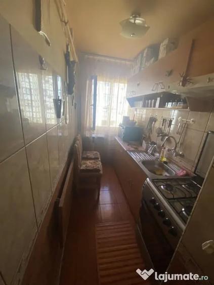 Apartament cu 2 camere semidecomandat, mobilat în Central