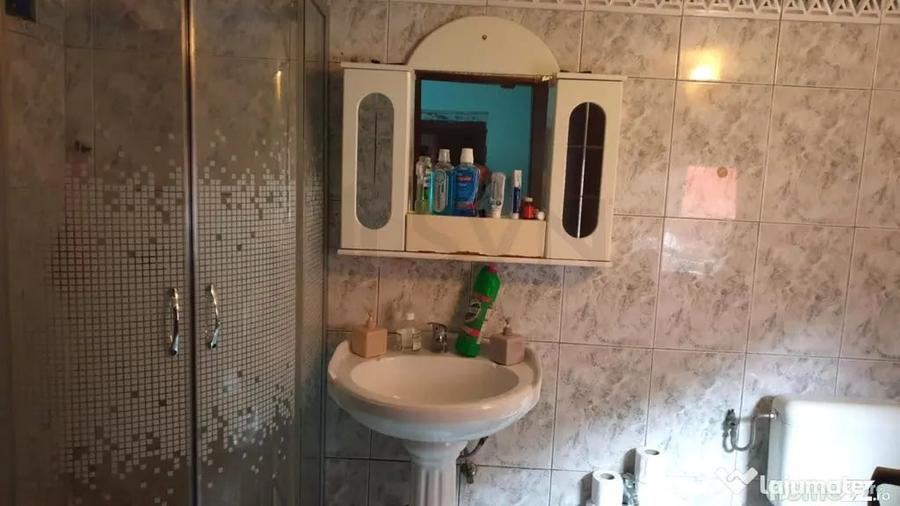 Apartament cu 3 camere semidecomandat în Armeneasca
