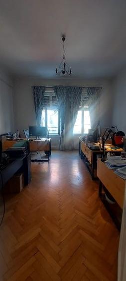 Apartament cu 3 camere decomandat, mobilat în Central