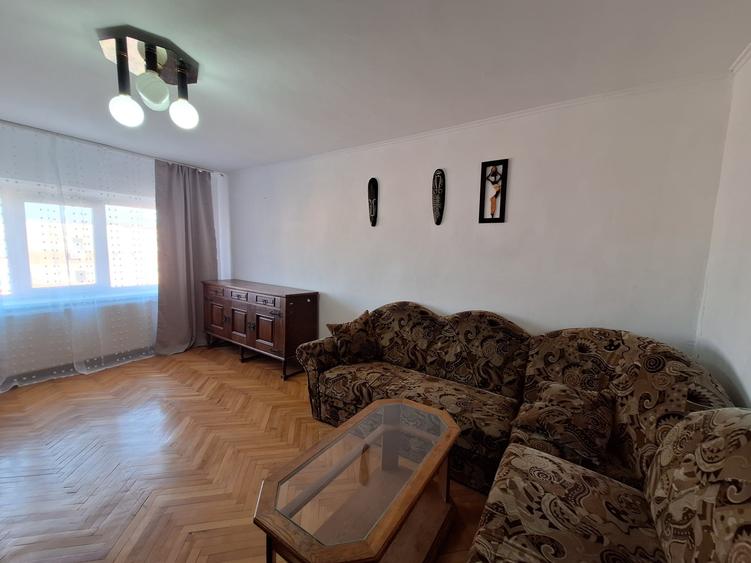 Apartament cu 3 camere decomandat, mobilat în Lipovei