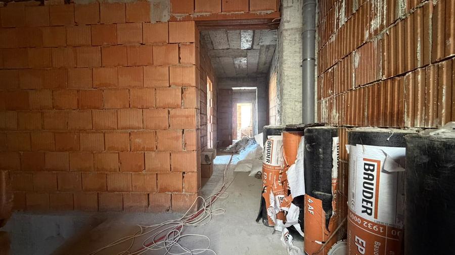 Apartament cu 3 camere decomandat în P-ța Unirii