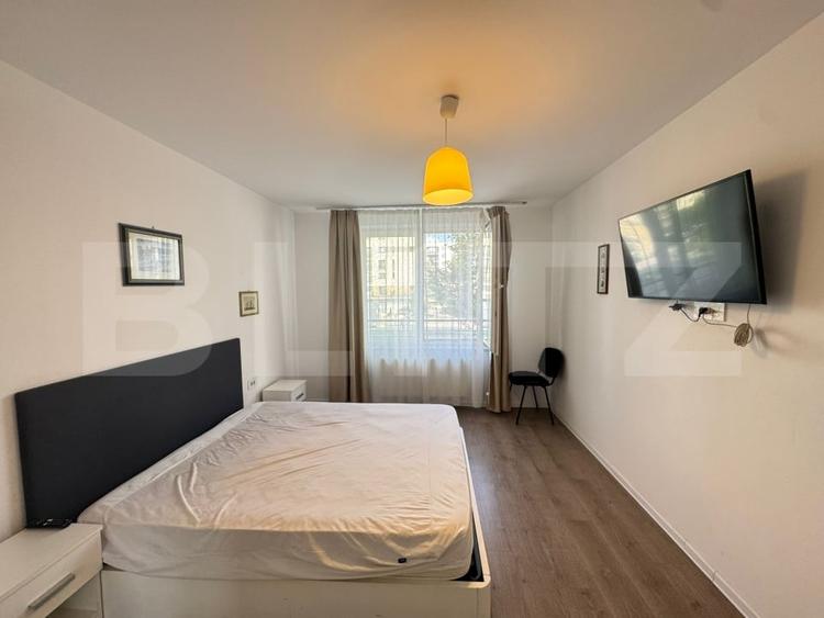 Apartament cu 2 camere semidecomandat, mobilat în Tractorul