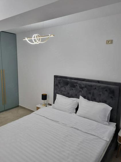 Apartament cu 3 camere decomandat în Exterior Vest
