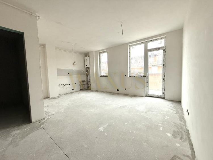 Apartament cu 3 camere semidecomandat în Florești — fotografia 1