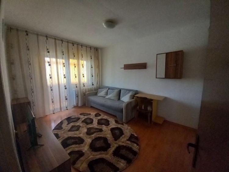 Garsonieră decomandată în Central