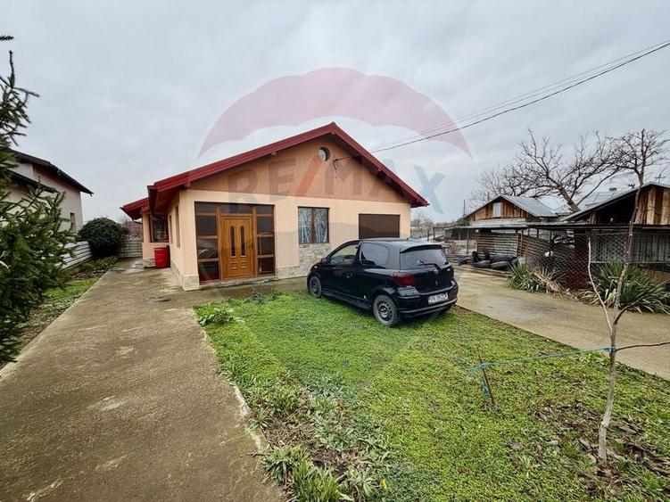 Casă individuală cu 4 camere cu Teren 873 Mp în Vânători