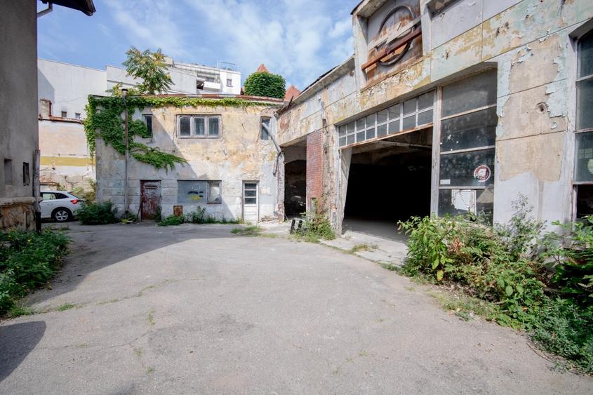 Casă cu 19 camere cu Teren 1725 Mp în Dorobanți