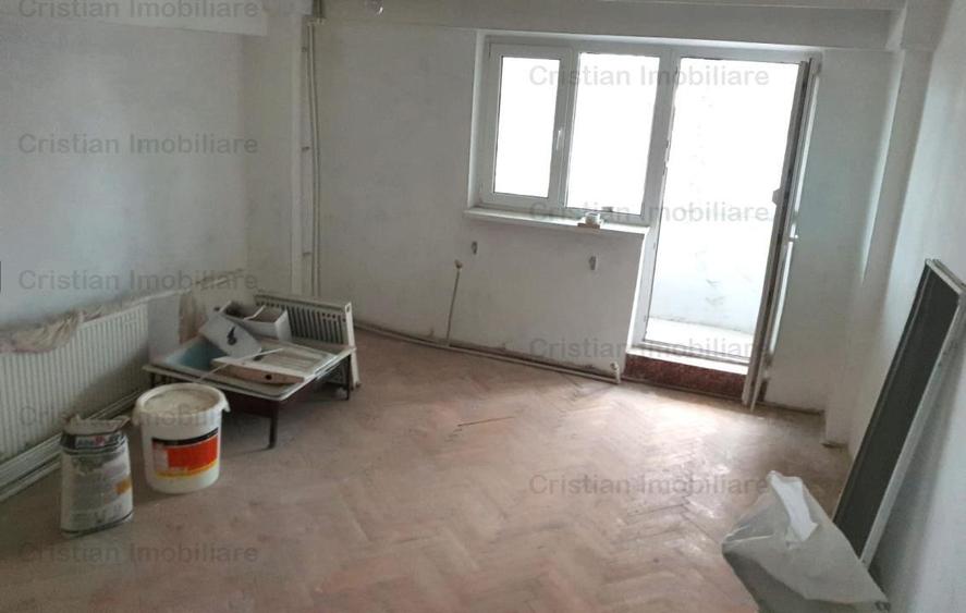 Apartament cu 4 camere decomandat în Apollo