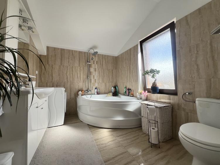 Duplex cu 4 camere cu Canalizare în Chișoda