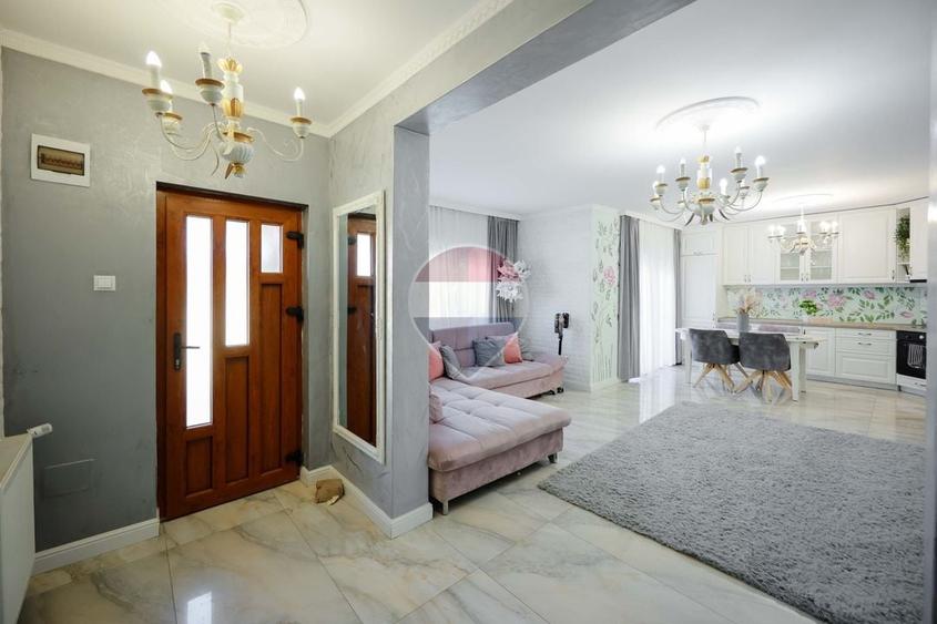 Casă individuală cu 4 camere cu Teren 250 Mp în Paleu