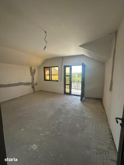 Casă cu 5 camere cu Teren 200 Mp în Lumina