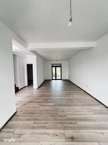 Casă cu 5 camere decomandat cu Teren 400 Mp în Chișoda