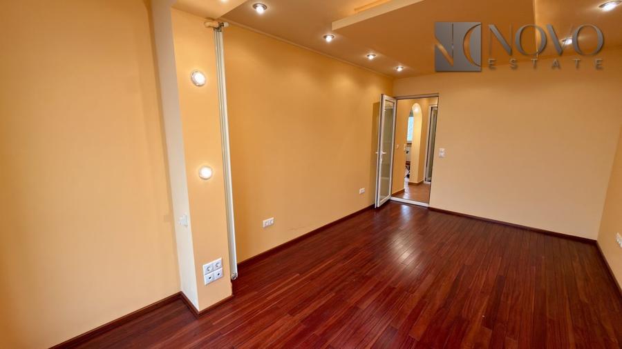 Apartament cu 3 camere semidecomandat în 1 Decembrie 1918