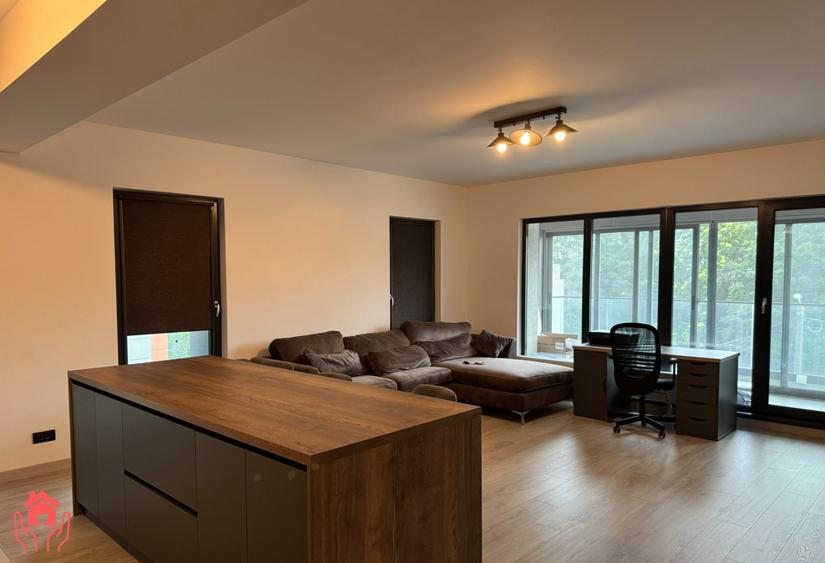 Apartament cu 3 camere semidecomandat, mobilat în P-ța Alba Iulia