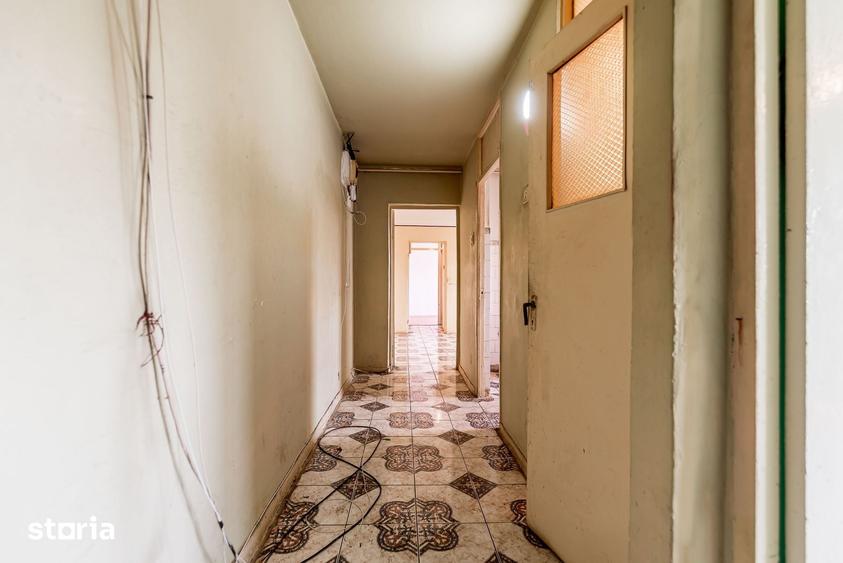 Apartament cu 3 camere semidecomandat în Șega