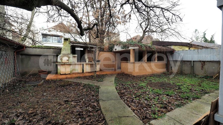 Casă individuală cu 10 camere cu Canalizare în Domenii