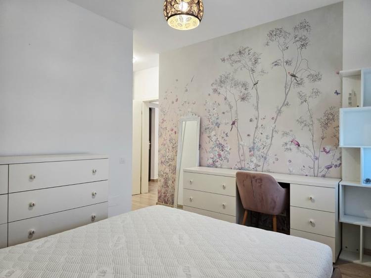 Apartament cu 3 camere semidecomandat, mobilat în Otopeni