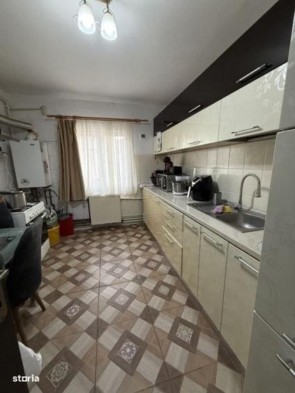 Apartament cu 4 camere decomandat în Central