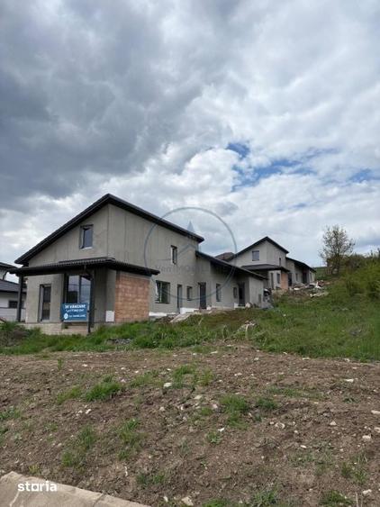 Casă cu 4 camere cu Teren 500 Mp în Unirea