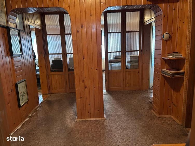 Apartament cu 4 camere decomandat în Central