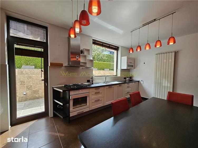 Casă cu 6 camere cu Teren 1000 Mp în Dârste