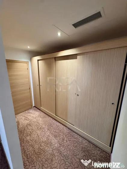 Apartament cu 3 camere semidecomandat în Vitan