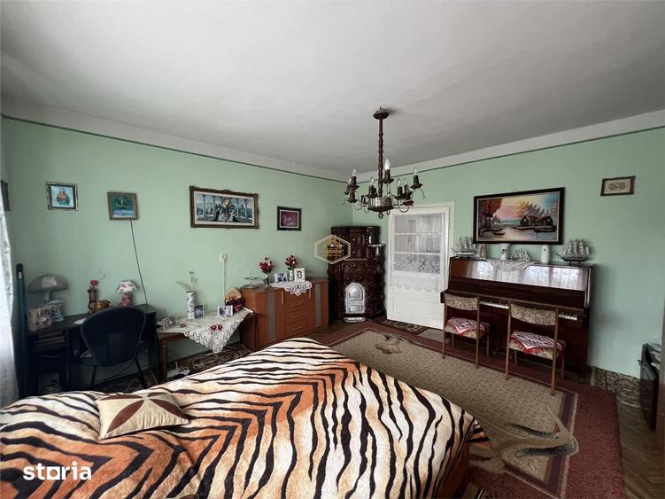 Casă cu 4 camere cu Teren 1656 Mp în Livada