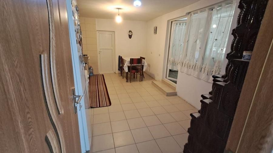 Casă cu 3 camere în Stănești