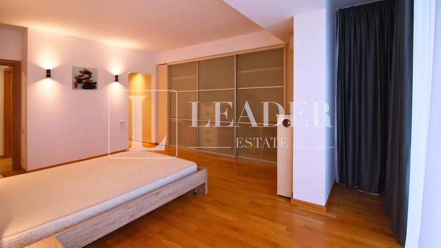 Apartament cu 4 camere decomandat în Floreasca