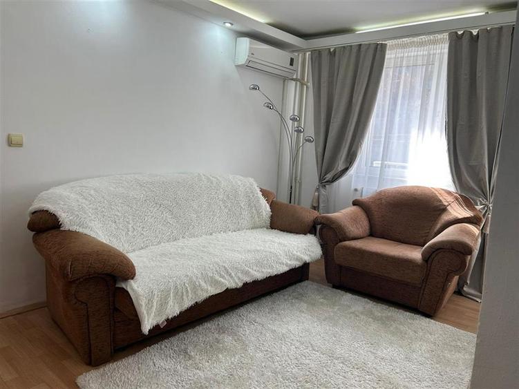 Apartament cu 3 camere semidecomandat, mobilat în Podu Roș
