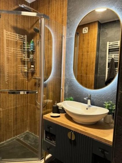 Apartament cu 3 camere semidecomandat, mobilat în Drumul Taberei
