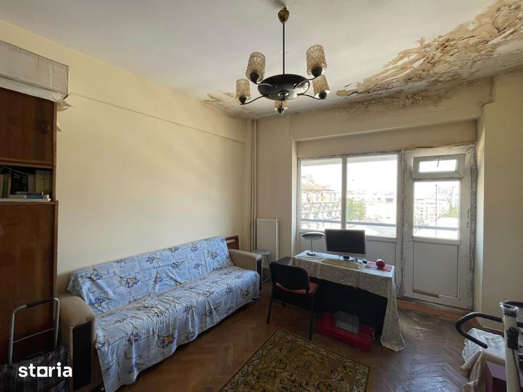Apartament cu 4 camere semidecomandat în Victoriei