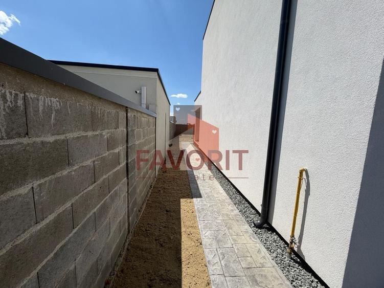 Duplex cu 4 camere cu Canalizare în Săcălaz