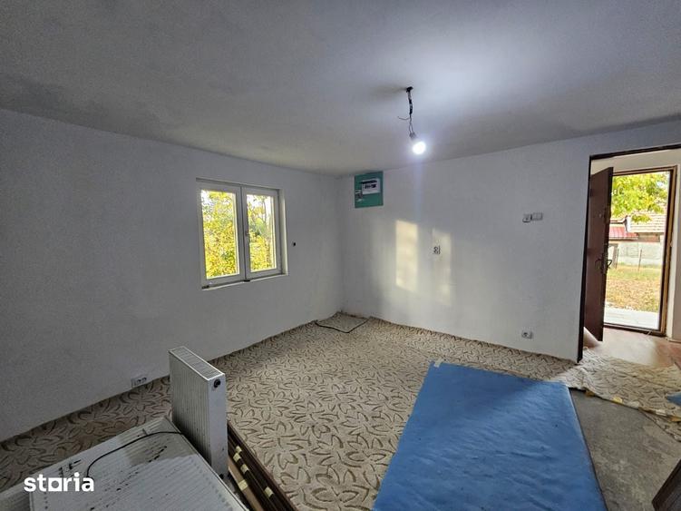 Casă cu 2 camere cu Teren 472 Mp în Vețel