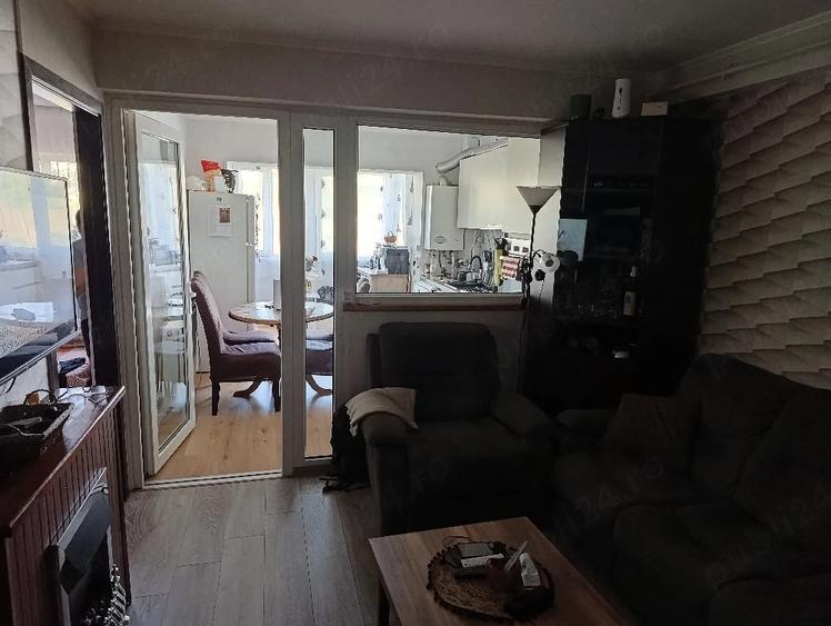 Apartament cu 4 camere decomandat în Apahida