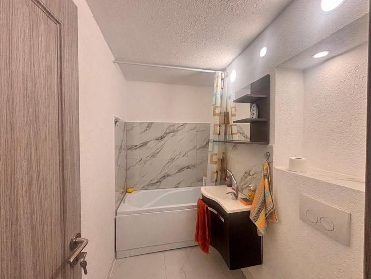 Apartament cu 3 camere decomandat, mobilat în Central