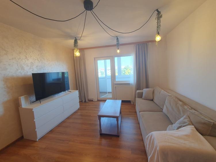 Apartament cu 3 camere decomandat în Lipovei